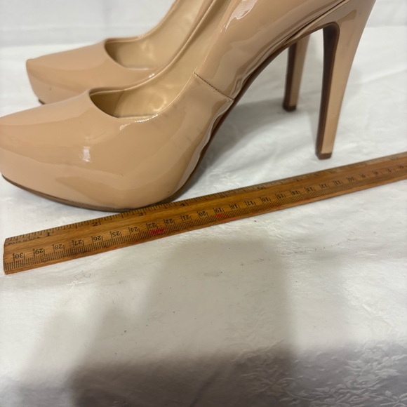 NWT Jessica Simpson Parisah Platform Pumps in a nude patent leather finish - Picture 6 of 11
